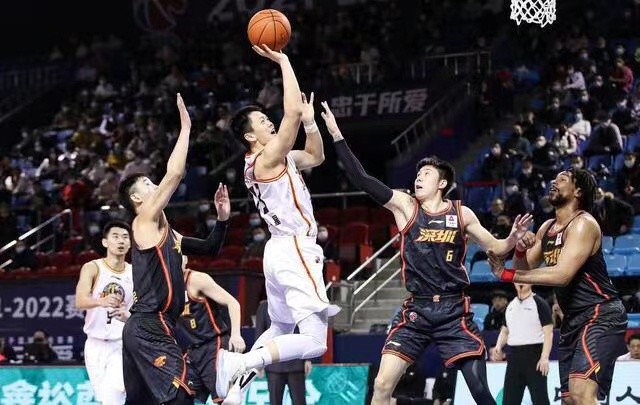 2 多特蒙德绝杀法兰克福登顶积分榜  